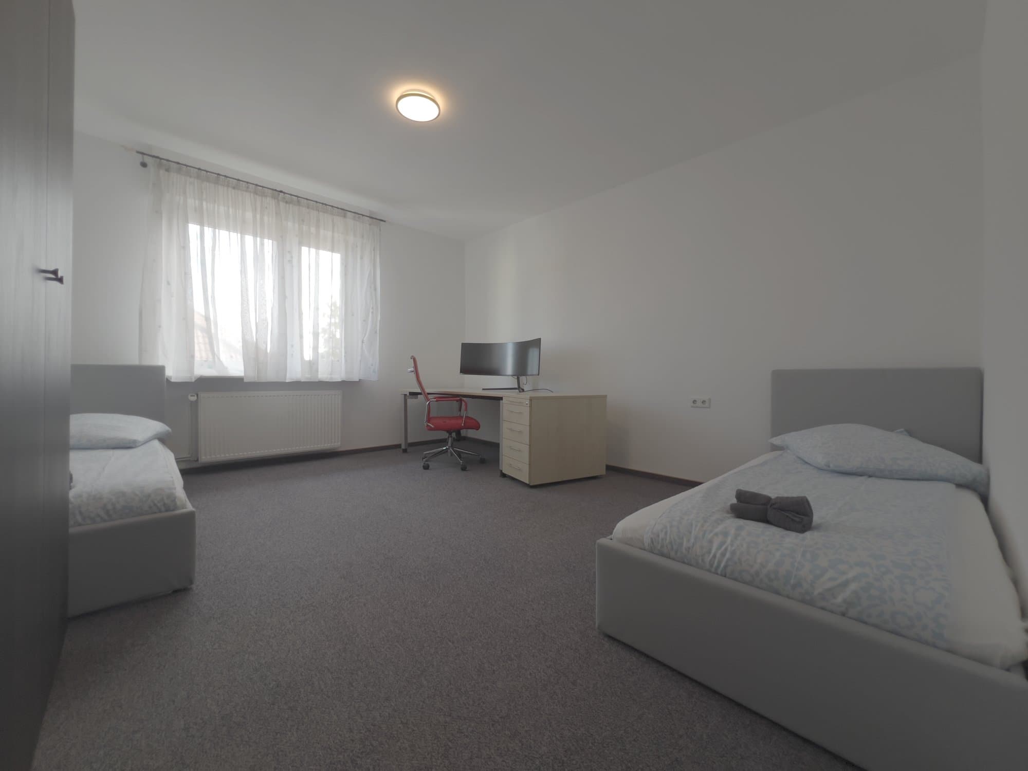 Zimmer 1 — saniert, neuer Bodenbelag
